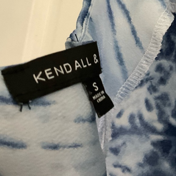 Kendall & Kylie Blue and white tie-dye top - Picture 5 of 6